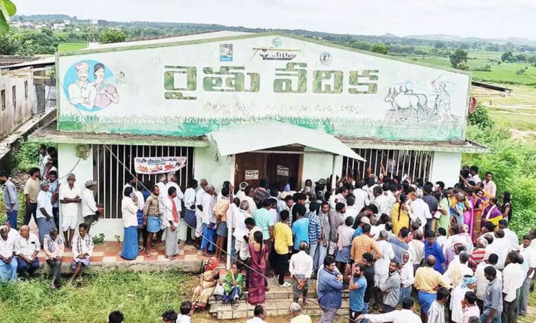 تلنگانہ حکومت نے یوریا کی تقسیم کے لئے مزید مراکز کاقیام