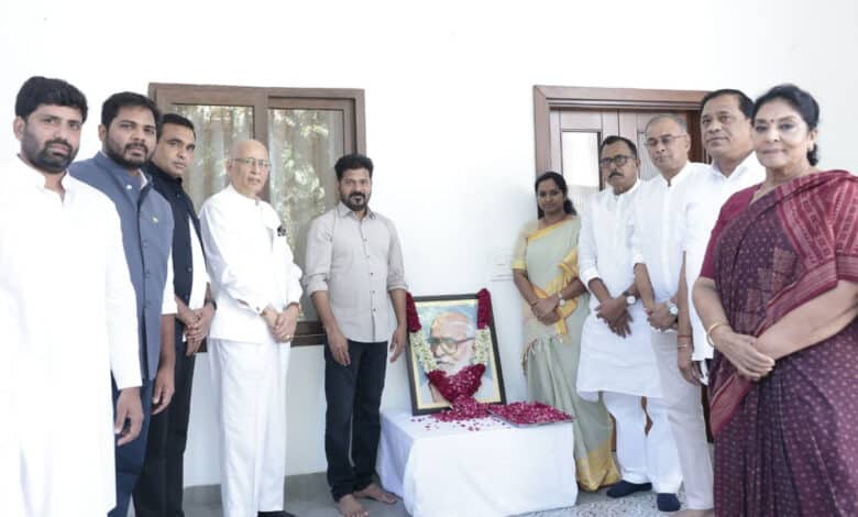عظیم شاعر وجہد کارکالوجی نارائن راو کی یوم پیدائش، وزیراعلی اور تلنگانہ کانگریس کے ایم پیز کاخراج