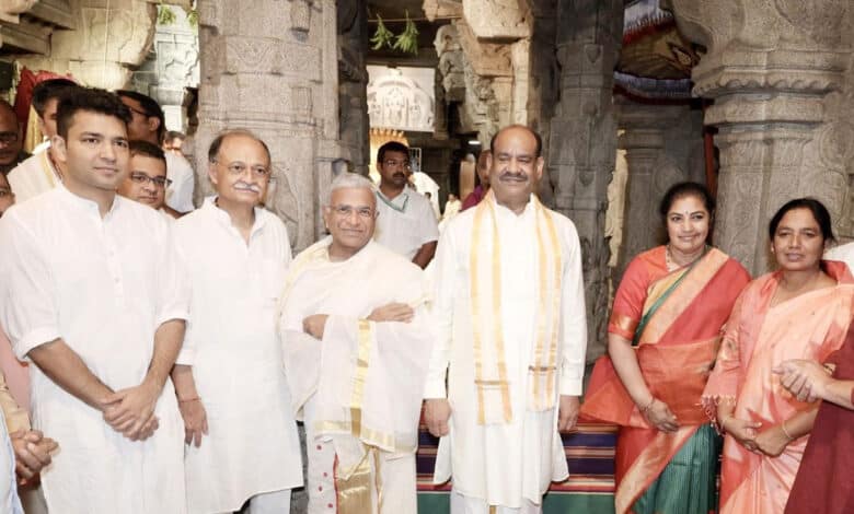 لوک سبھا اسپیکر اوم برلا نے تروپتی میں پوجا کی