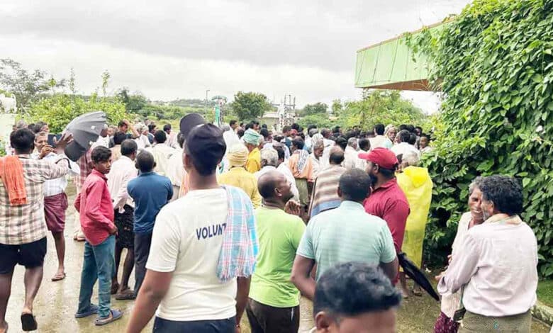 تلنگانہ میں کھاد کیلئے کسانوں کی مشکلات میں اضافہ