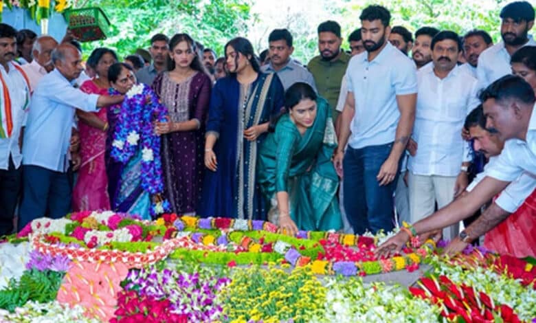 راج شیکھر ریڈی کی برسی۔جگن، شرمیلا اوردیگر کا خراج