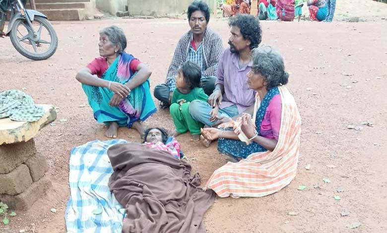 قبائلی خاتون کی لاش کو سڑک پر چھوڑ دیا گیا۔ عملہ کا غیر انسانی رویہ