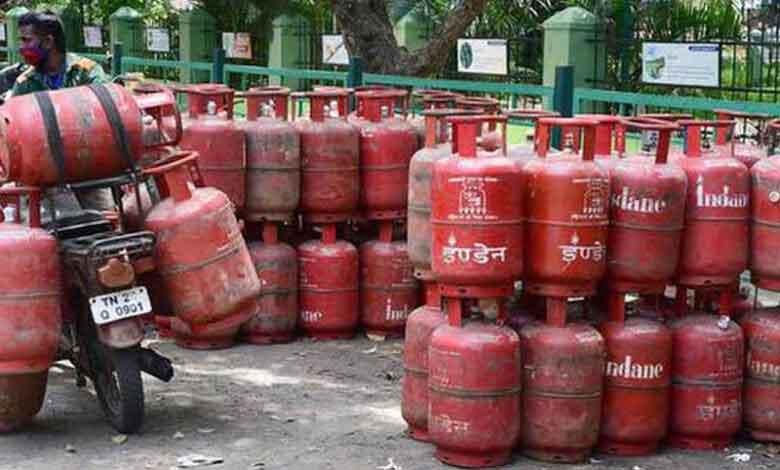 کیا جی ایس ٹی میں کمی سے ایل پی جی گیس سلنڈر بھی سستے ہو جائیں گے؟