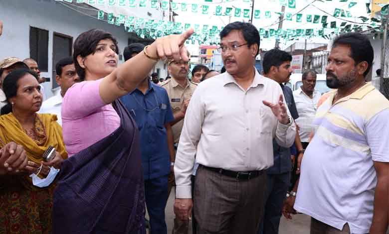 بارش کے بعد بہہ گئے 3 افراد کی تلاشی مہم جاری، کمشنر جی ایچ ایم سی کا دورہ افضل ساگر