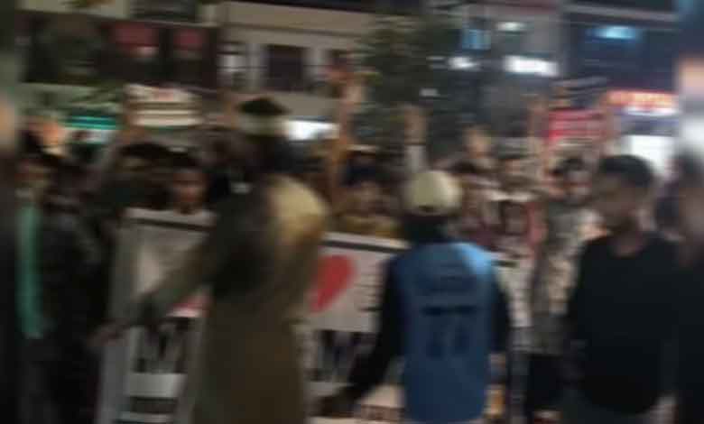 "آئی لو محمد" کے نام پر مظاہرہ، نعرے بازی اور پتھراؤ، 6 گرفتار