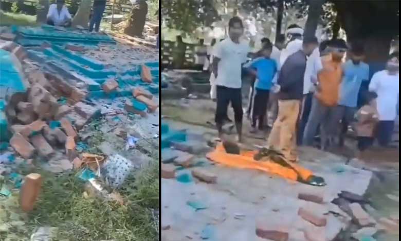 مزار میں توڑ پھوڑ