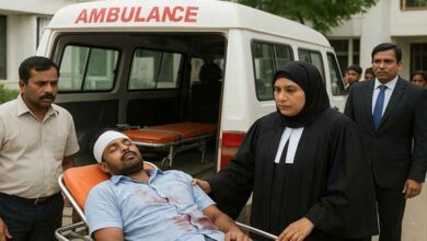 ایمبولنس کے قریب پہنچ کر مسلم خاتون جج نے معاملہ کی سماعت کی