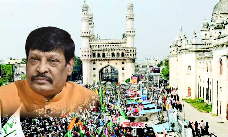 اے چاند کو توڑ کر جوڑنے والے، ہم بھی ٹوٹا ہوا مقدر لئے بیٹھے ہیں