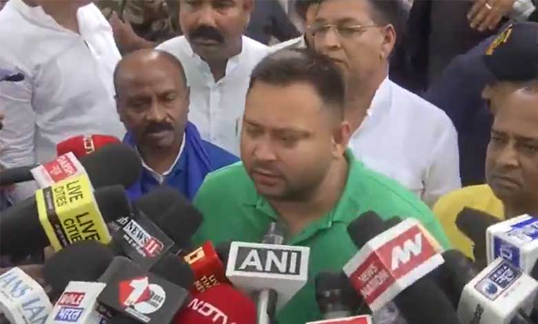 تیجسوی یادو کا طنز: بہار کی بدعنوانی کا ذمہ دار ہمیشہ چوہے