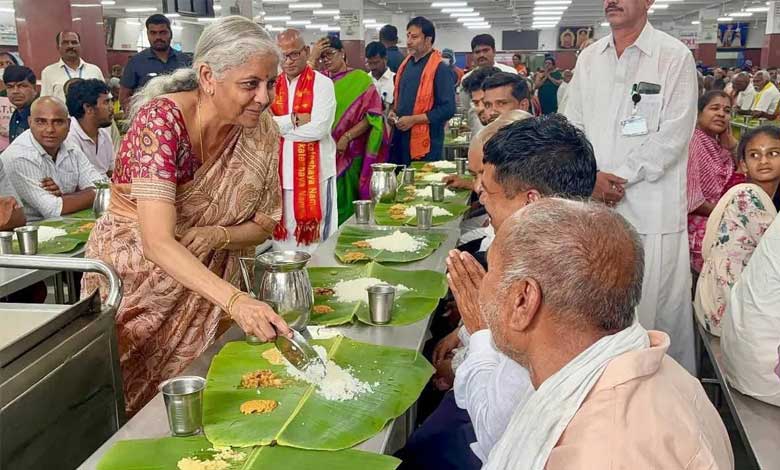 مرکزی وزیر نرملا سیتا رمن کی تروپتی مندر میں پوجا