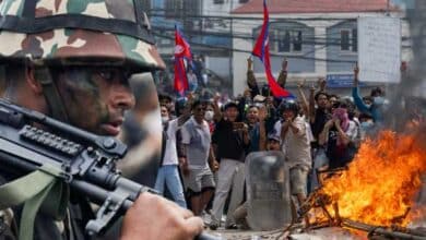 نیپال، فوج کے زیرکنٹرول، ملک بھر میں کرفیو