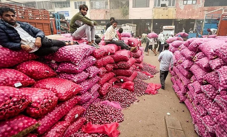 تلنگانہ: پیاز کی قیمتوں میں شدیدکمی، کسان فصل کو کھیتوں میں سڑتے ہوئے دیکھنے پر مجبور
