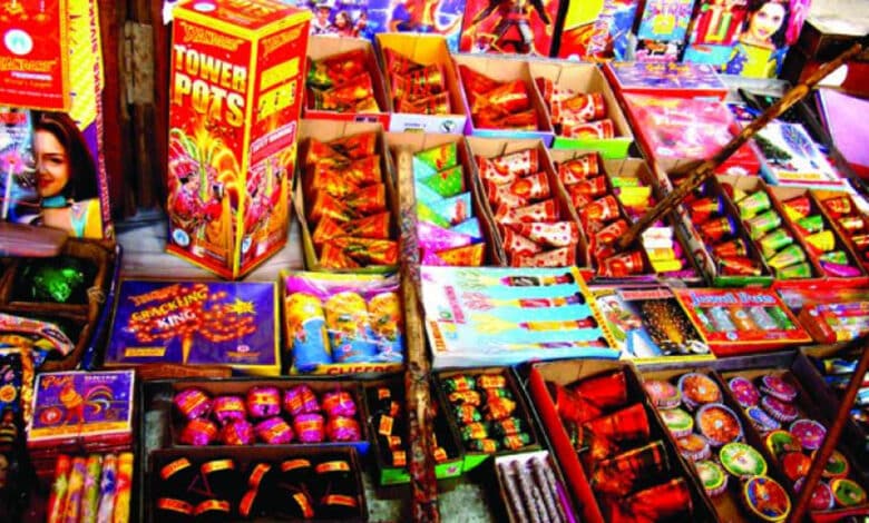 جی ایس ٹی میں کمی، تلنگانہ اور اے پی میں پٹاخوں کی قیمتیں گھٹ گئیں