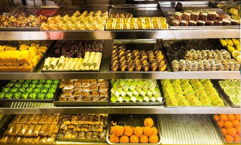 حیدرآباد: مٹھائیوں کی دکانات پر چھاپے،مصنوعی رنگوں کے استعمال کاانکشاف