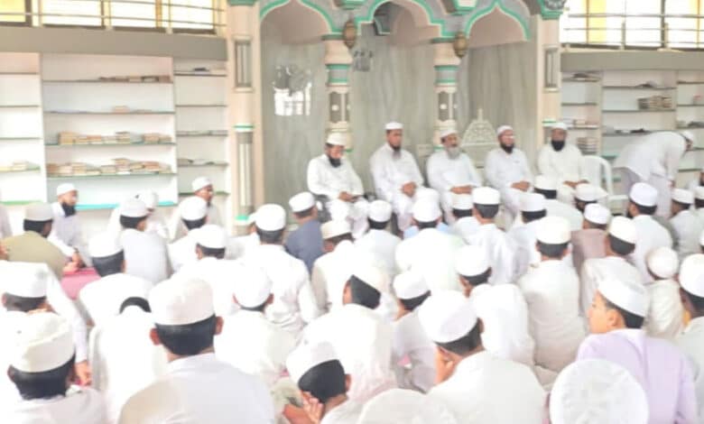 بھینسہ: حافظ پیر شبیر احمد رحمہ اللہ کے انتقال پر معہد الابرار ٹرسٹ میں تعزیتی اجلاس کا انعقاد