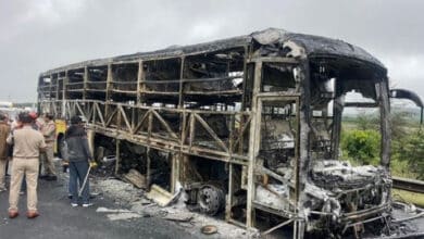 اے پی بس حادثہ۔18مہلوکین کی لاشیں ارکان خاندان کے حوالے