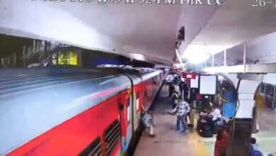 کاچی گوڑہ ریلوے اسٹیشن پر ایک مسافر بال بال بچ گیا