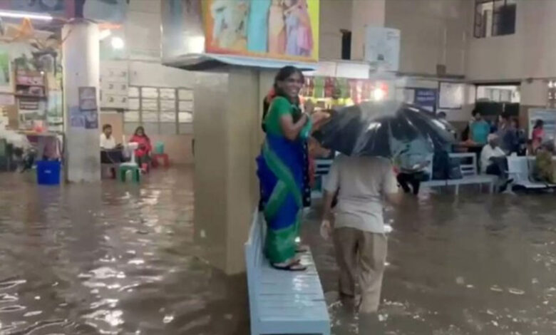 مونتھا طوفان۔تلنگانہ کے ضلع ورنگل کی 45 کالونیاں مکمل طور پرمحصورہو گئیں