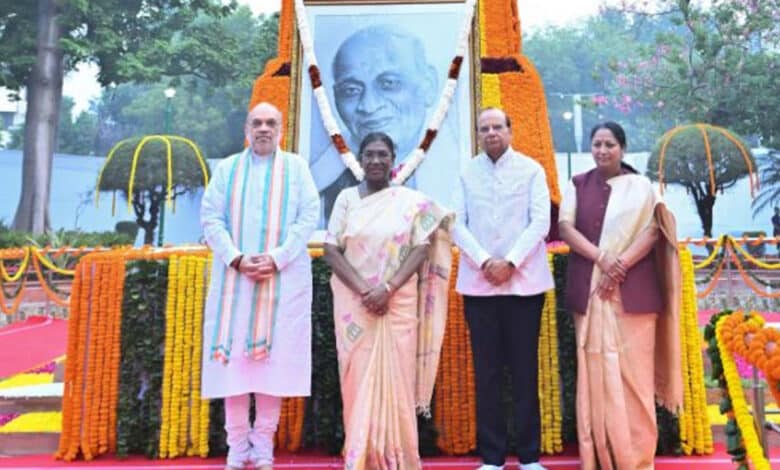 مرمو اور شاہ نے سردار پٹیل کو خراج عقیدت پیش کیا، شاہ نے رن فار یونٹی کو جھنڈی دکھائی