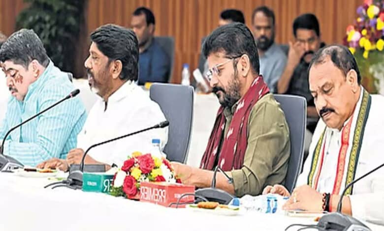 تلنگانہ کے وزیرپونم پربھاکر نے وزیراعلی اوردیگر کو بی سی طبقات کو ریزرویشن کی پیشرفت سے واقف کروایا