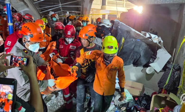 انڈونیشیا میں اسکول کی عمارت گرنے سے ہلاکتوں کی تعداد بڑھ کر 53 ہوگئی، سرچ آپریشن جاری