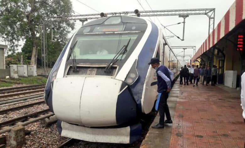 تکنیکی خرابی، تلنگانہ کے ضلع محبوب آباد میں وندے بھارت ٹرین اچانک رک گئی