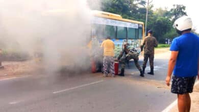 تلنگانہ: چلتی اسکول بس میں اچانک دھواں نکلنے سے سنسنی