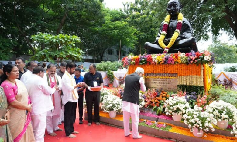 گورنر اور وزیراعلی تلنگانہ کا گاندھی جی کوخراج