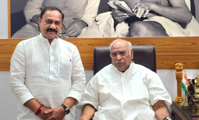 مہیش کمار گوڑ نے کھرگے کی عیادت کی