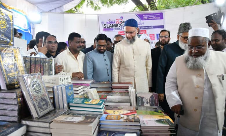 موبائل فون نے چھین لی مطالعہ کی عادت، علماء کا کتابوں سے رشتہ جوڑنے پر زور