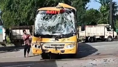 تلنگانہ کے نلگنڈہ ضلع میں سڑک حادثہ میں بس ڈرائیور زخمی