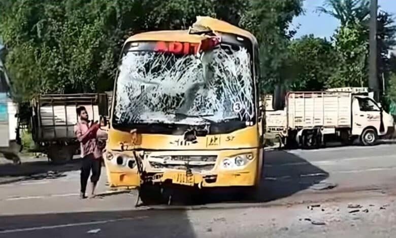 تلنگانہ کے نلگنڈہ ضلع میں سڑک حادثہ میں بس ڈرائیور زخمی