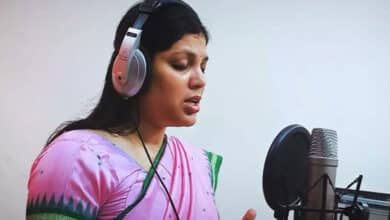 تلنگانہ: لڑکیوں کو بااختیا ربنانے کا عزم۔ خاتون کلکٹرنے تلگوگیت گایا