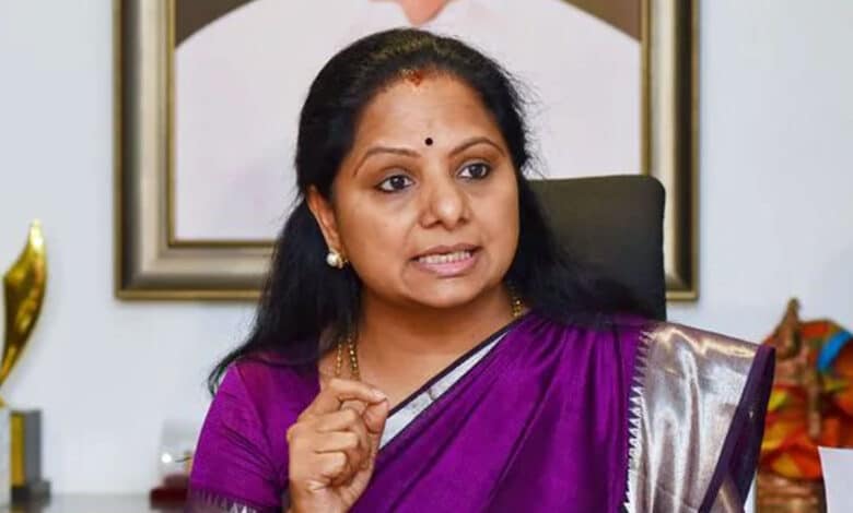 بس کرایوں میں اچانک اضافہ کر کے عوام کی جیبوں پر ڈاکہ ڈالا جا رہا ہے:کویتا