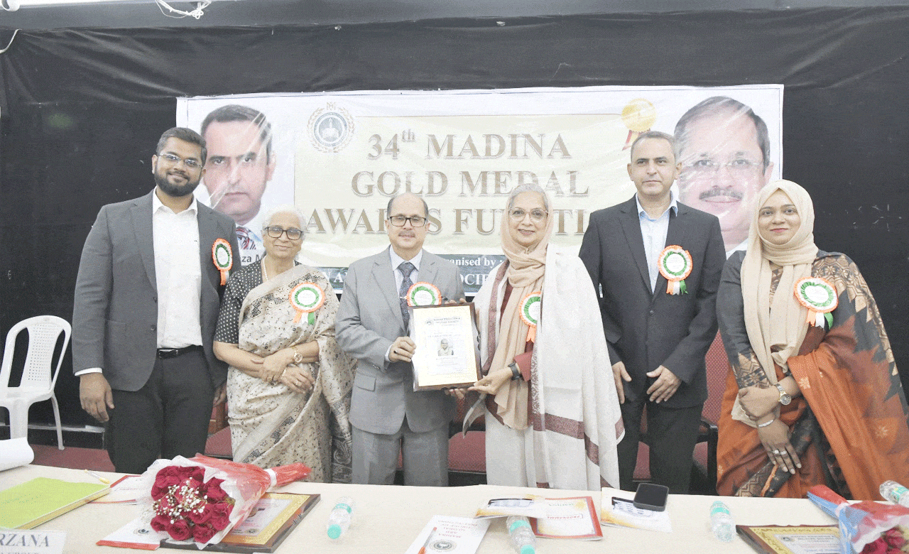 مدینہ ایجوکیشنل سوسائٹی کی جانب سے 34ویں گولڈ میڈل ایوارڈ کی تقسیم