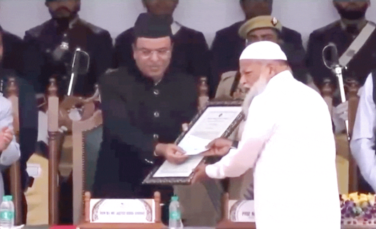 ڈاکٹر عبد القدیر کو علی گڑھ مسلم یونیورسٹی کا سر سید ایوارڈ