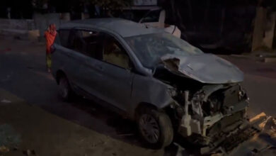 تلنگانہ: حالت نشہ میں کار بے قابو۔فٹ پاتھ پر بنی دکانات کو ٹکر