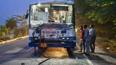 تلنگانہ کے کریم نگر اور نلگنڈہ میں دو بس حادثات۔19افراد زخمی