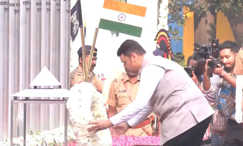 فرنویس اور پوار نے ممبئی میں 26/11 شہداء کوخراج عقیدت پیش کیا