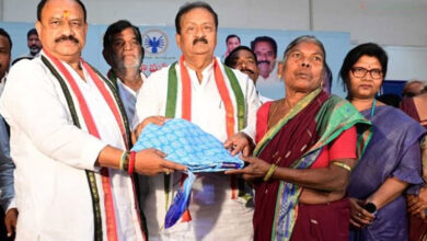 تلنگانہ میں اندرماں ساڑیوں کی تقسیم انتخابی ضابطہ اخلاق کے سبب روک دی گئی