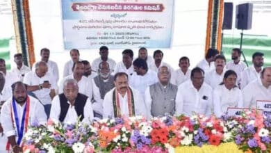 بی سی طبقات کے لئے 42 فیصد ریزرویشن کا مطالبہ۔حیدرآباد کے باپو گھاٹ میں کانگریس قائدین کا بھجن پروگرام