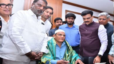 سابق کرکٹر محمد اظہرالدین نے تلنگانہ کے وزیراقلیتی بہبود کی ذمہ داری سنبھال لی