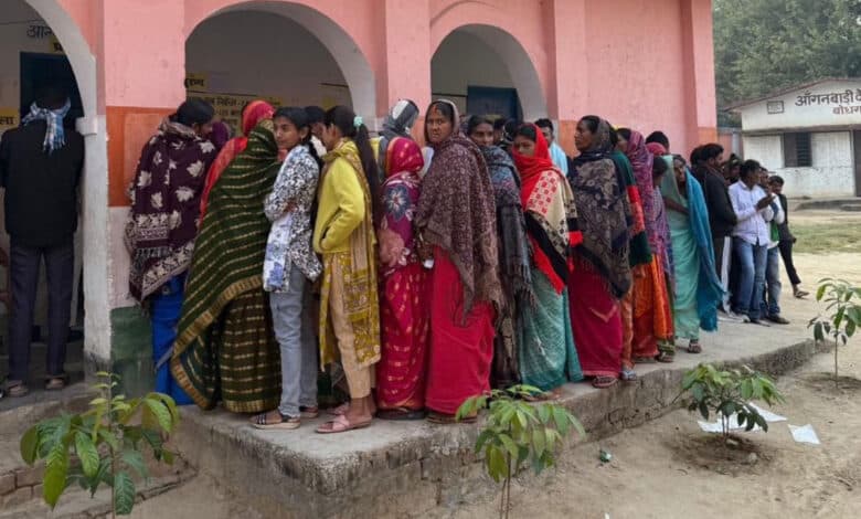بہار میں دوسرے اور آخری مرحلے کی 122 اسمبلی سیٹوں کے لیے ووٹنگ شروع