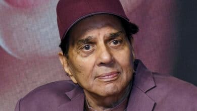 ایشا اور سنی دیول نے دھرمیندر کے دیہانت کی افواہوں کی تردید کی