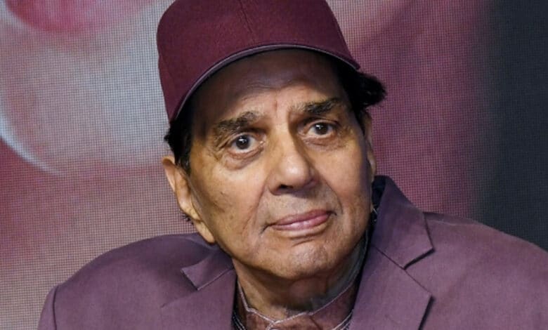 ایشا اور سنی دیول نے دھرمیندر کے دیہانت کی افواہوں کی تردید کی