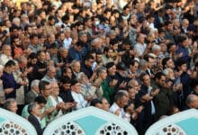 ایران میں خشک سالی کے دوران ہزاروں شہریوں کی مسجد میں بارش کیلئے دعائیں