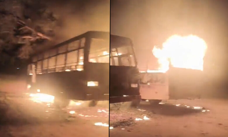 تلنگانہ: دواسکول بسوں کو اشرار نے آگ لگادی