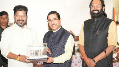 ملک کی طرز پر ملک بھرمیں راشن کارڈس پرباریک چاول کیلئے مرکز جائزہ لے۔ وزیراعلی تلنگانہ کا مرکزی وزیر پرہلاد جوشی پر زور