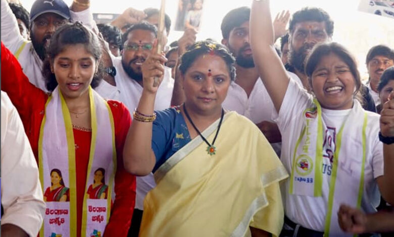 مسائل کی یکسوئی کے بجائے سیاسی کیسس بنانا کانگریس اور بی جے پی کا وطیرہ: کویتا