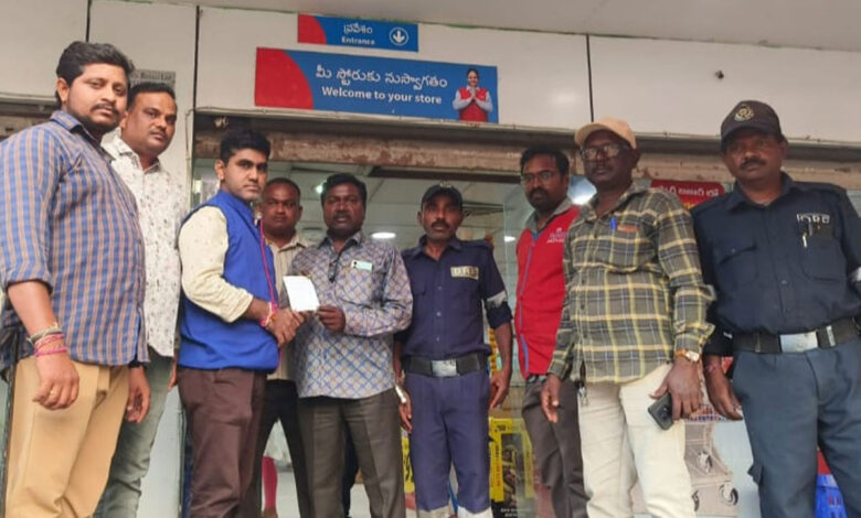 حیدرآباد: ریلاینس اسمارٹ اسٹور پر پارکنگ قواعد کی خلاف ورزی پر 50 ہزار روپے جرمانہ